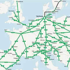 Karta över Europa med tågresa Sverige som utgångspunkt. Gröna linjer visar tågförbindelser mellan städer som London, Paris, Hamburg, Berlin, Prag, Wien och Budapest.
