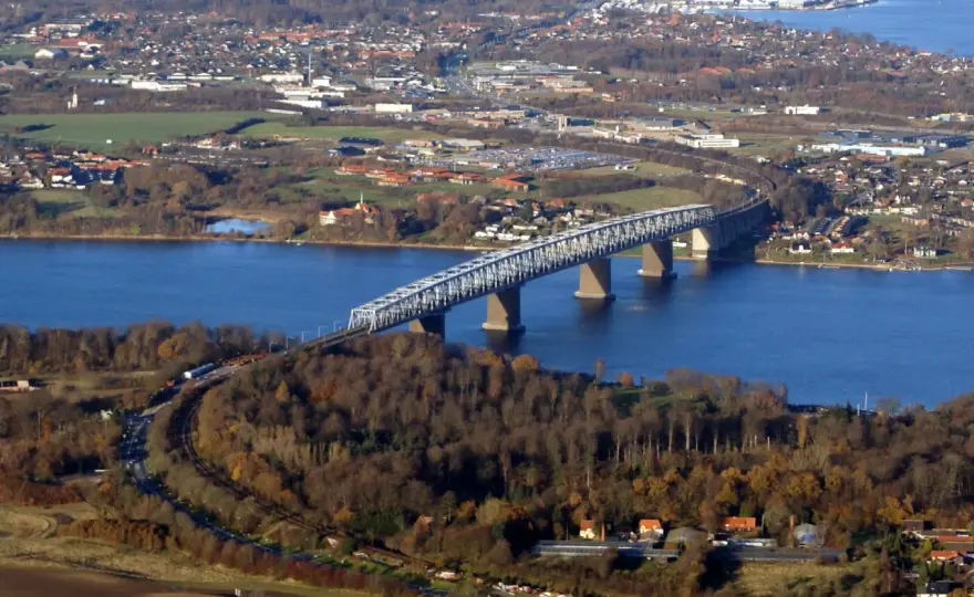 Lilla Bältbron - Bro eller färja? Din guide till en smart resa