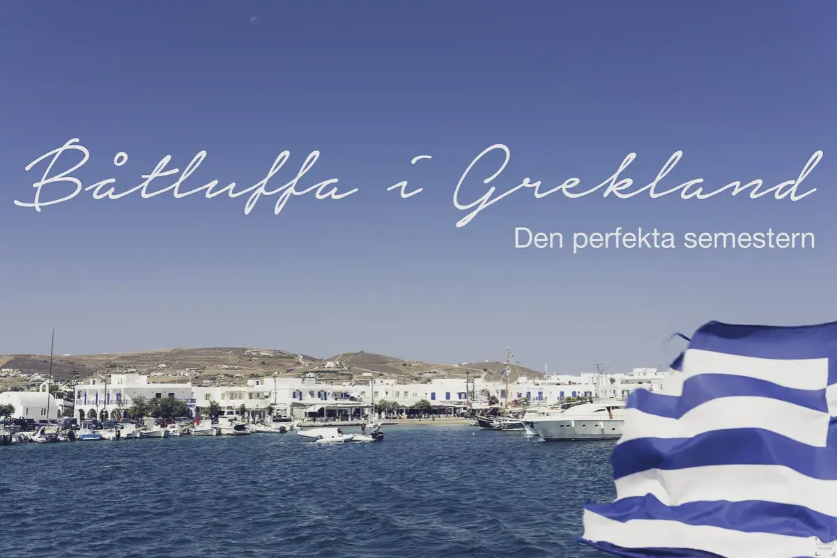 Båtluffa i Grekland: en perfekt semester med blått hav, vita hus och grekisk flagga.