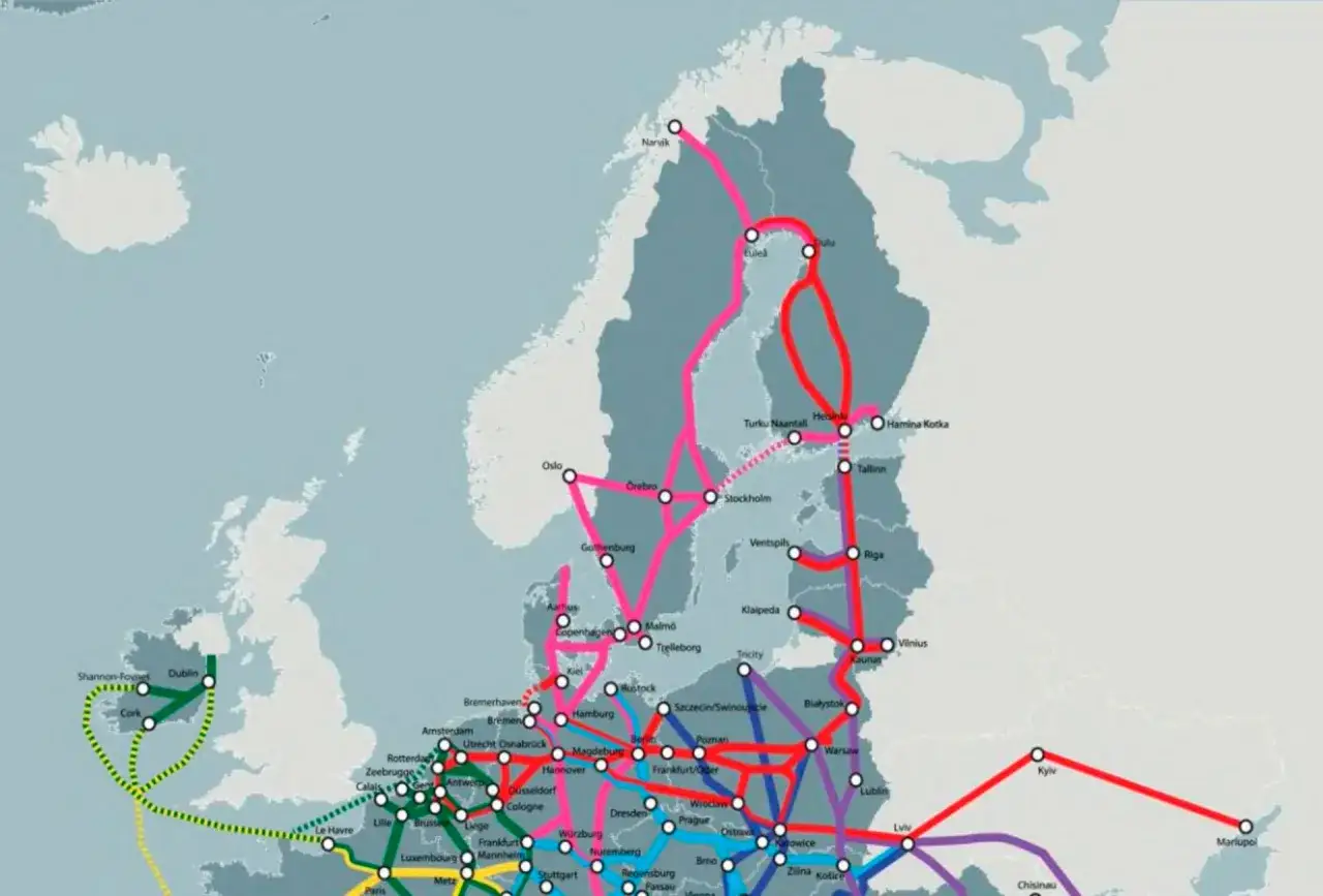 Karta över Europa med tågspår. En rosa linje visar en möjlig tåg till Oslo från Sverige.
